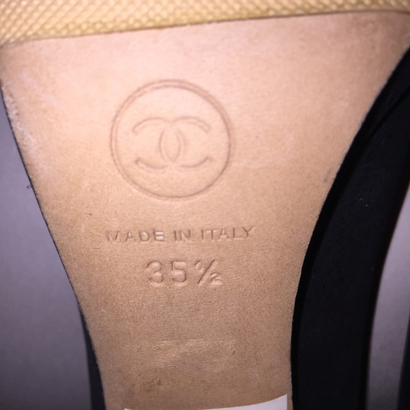 NWOB auth CHANEL size 35.5 Black flocked CALFSKIN cap toed PUMPS - Picture 4 of 8